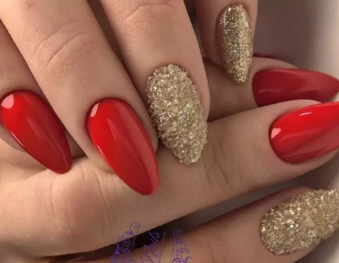 Nails vermelhos longos (32 fotos): idéias de design manicure 24409_31