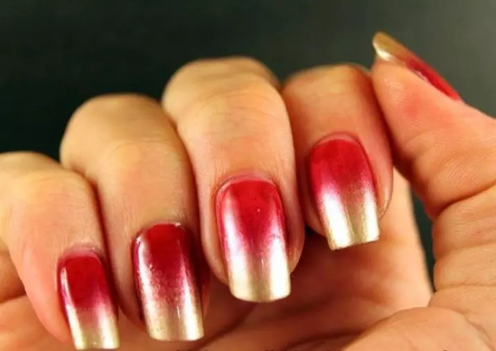 Manicure Vermelho Ombre (38 fotos): gradiente bonito em unhas 24410_22