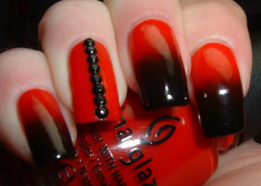 Red Manicure Ombre (38 fotografii): Gradient frumos pe unghii 24410_31