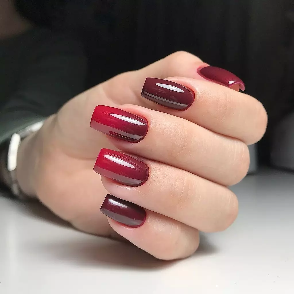 Scarlet manicure (36 duab): Scarlet ntsia hlau tsim 24411_36