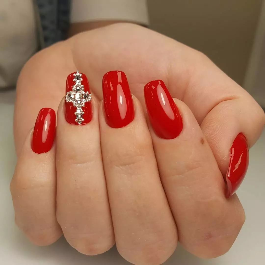Scarlet manicure (36 duab): Scarlet ntsia hlau tsim 24411_4