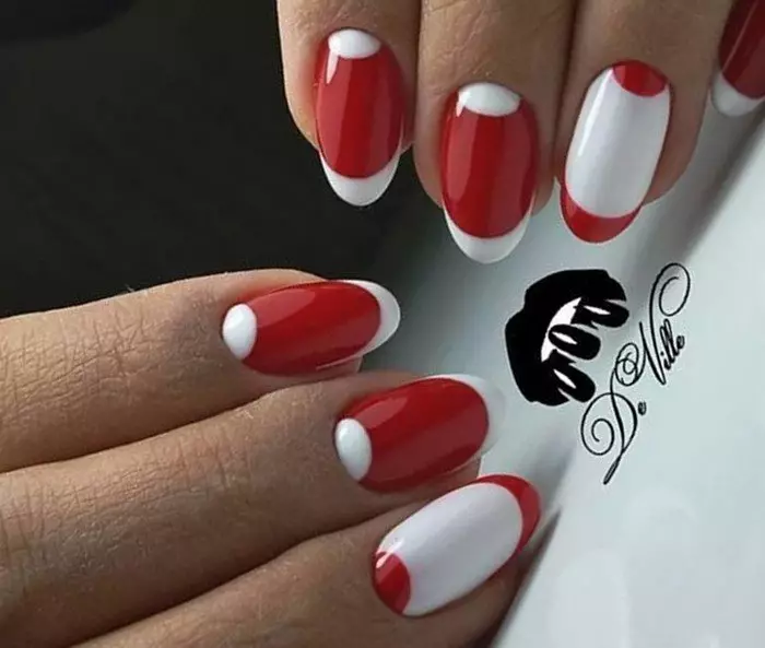Manichiură roșie și albă (68 fotografii): Design roșu de unghii cu un model de lac alb, gradient manichiură cu flori și pietre 24413_20