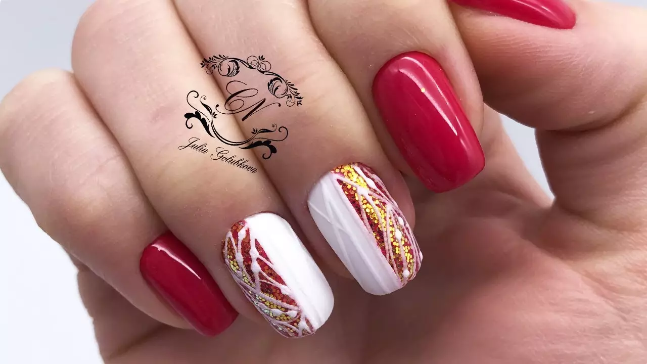 Crvene i bijele manikir (68 slike): crvena dizajn noktiju sa bijelim lakom uzorkom, manikir gradijent sa cvijećem i cirkonima 24413_32