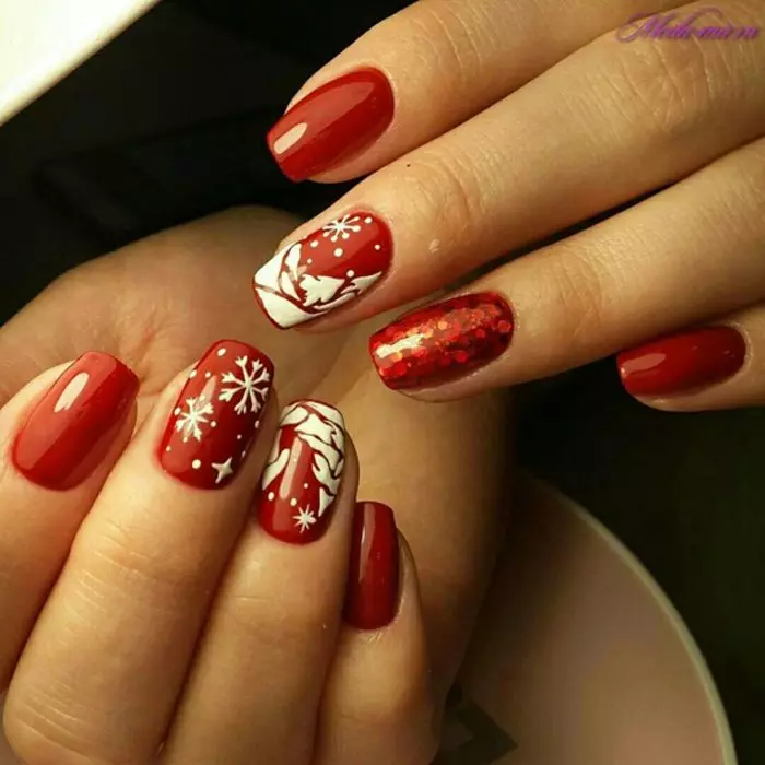 Làm móng tay đỏ và trắng (68 ảnh): Thiết kế móng tay màu đỏ với hoa văn vecnnish trắng, làm móng tay với hoa và kim cương giả 24413_48