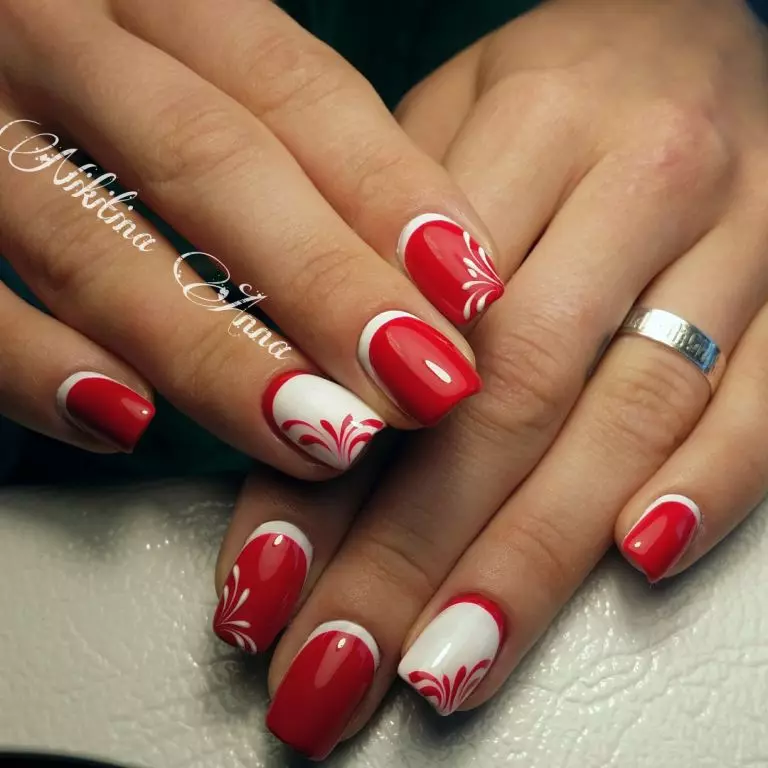 Làm móng tay đỏ và trắng (68 ảnh): Thiết kế móng tay màu đỏ với hoa văn vecnnish trắng, làm móng tay với hoa và kim cương giả 24413_5