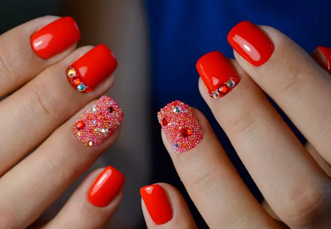 Red manicure with rhinestones (60 photos): Beautiful matte red nail design ideas with stones 24417_19