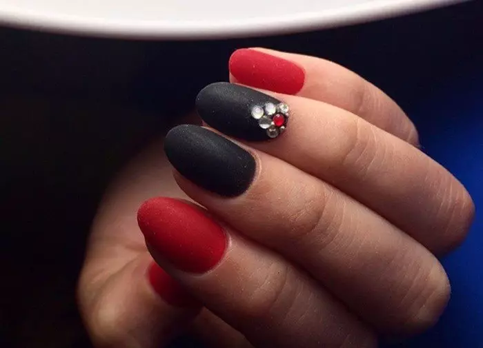 Red manicure with rhinestones (60 photos): Beautiful matte red nail design ideas with stones 24417_34