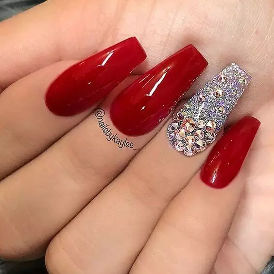 Red manicure with rhinestones (60 photos): Beautiful matte red nail design ideas with stones 24417_43