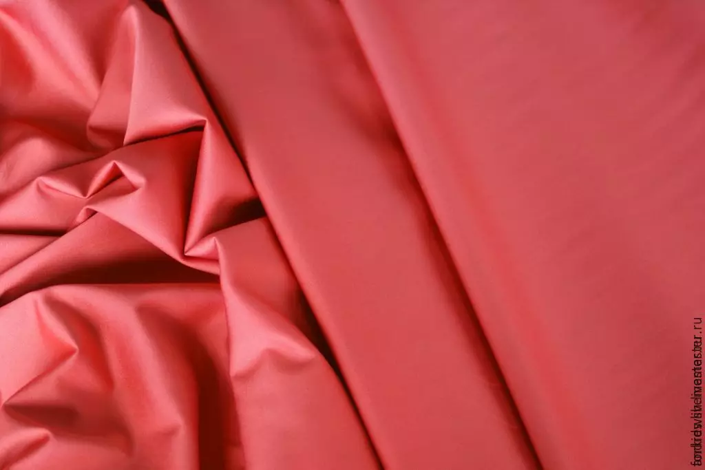 Qırmızı manikür (156 şəkil): Qırmızı və bej lakları olan kvadrat dırnaqların dizaynı, boz və yaşıl rəngli qırmızı rəngli manikürün yenilikləri 24419_11