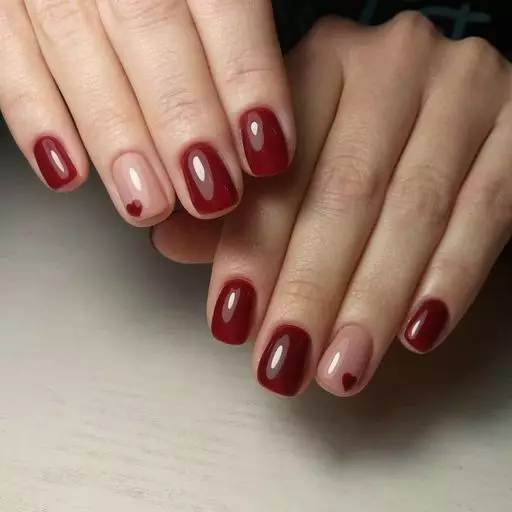 Manicure Vermelho (156 Fotos): Projeto de pregos quadrados com verniz vermelho e bege, novidades do manicure de verão em combinação de vermelho com cinza e verde 24419_120