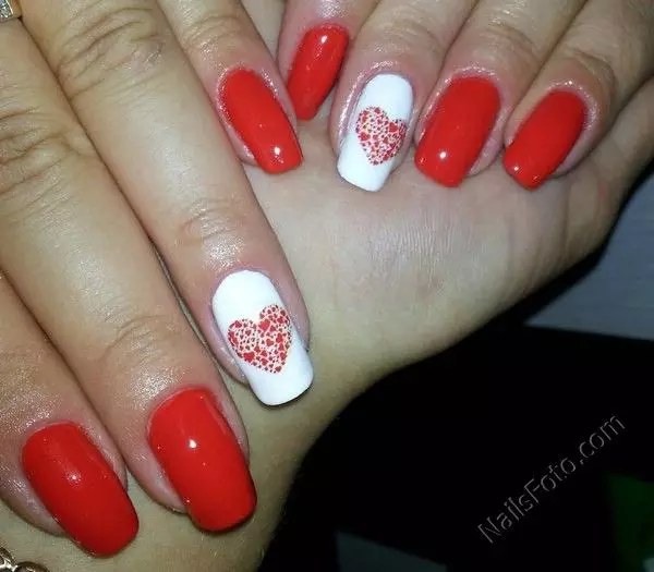 Red Manicure (156 photos): Design of square nails with red and beige varnish, novelties of the summer manicure in combination of red with gray and green 24419_57