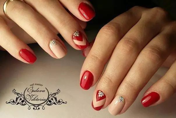 Red Manicure (156 photos): Design of square nails with red and beige varnish, novelties of the summer manicure in combination of red with gray and green 24419_99