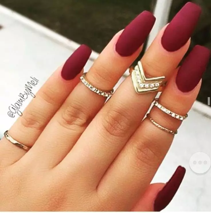 Dark Red Manicure (40 foto): Belle opzioni di design per unghie 24421_10