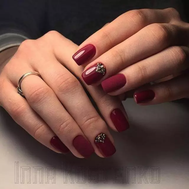Dark Red Manicure (40 zdjęć): Piękne opcje projektowania paznokci 24421_11
