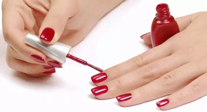 Темно-червоний манікюр (40 фото): красиві варіанти дизайну нігтів 24421_3