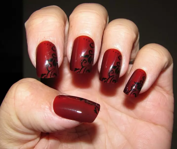 Manicure Merah Dark (40 Foto): Pilihan Reka Bentuk Kuku Cantik 24421_7