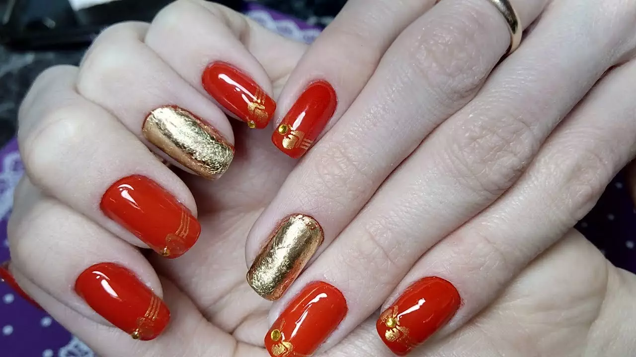 Manicura amarela vermella (32 fotos): deseño de uñas con laca amarela 24422_13