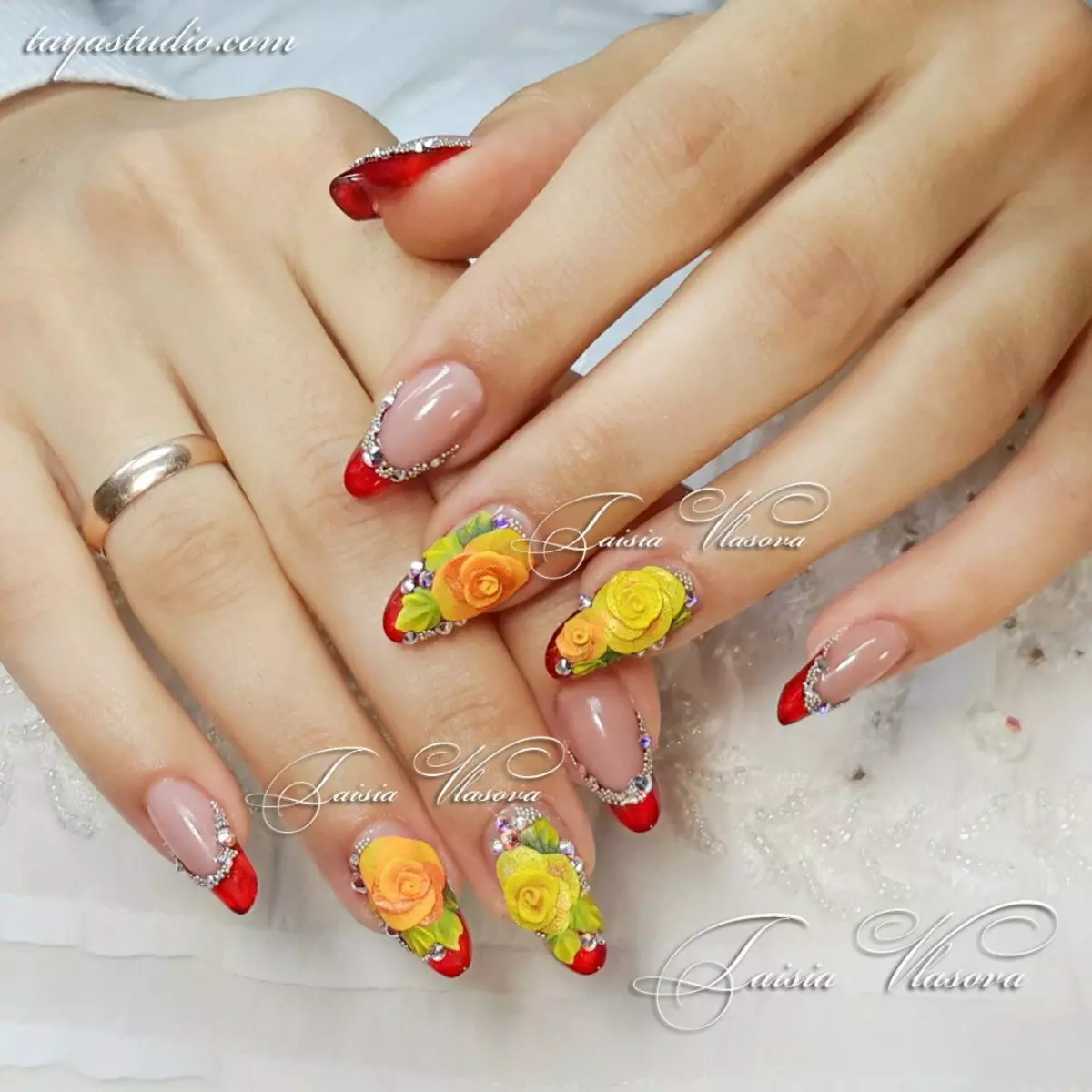 Manicura amarela vermella (32 fotos): deseño de uñas con laca amarela 24422_16