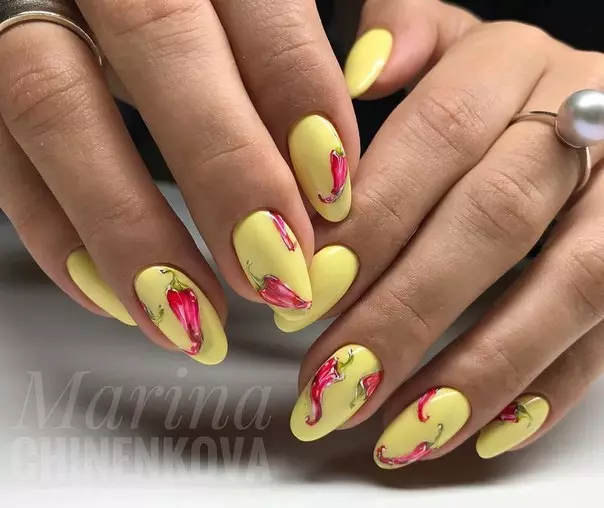 Manicura amarela vermella (32 fotos): deseño de uñas con laca amarela 24422_23