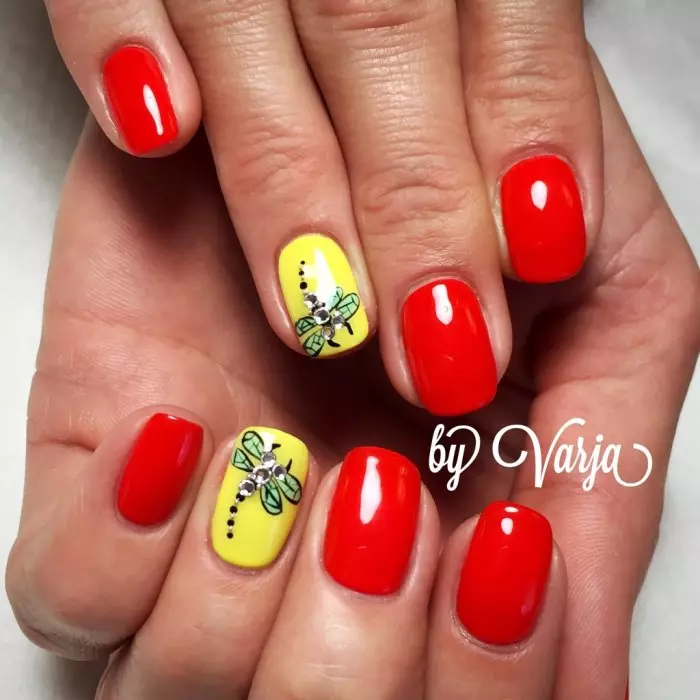 Manicura amarela vermella (32 fotos): deseño de uñas con laca amarela 24422_3