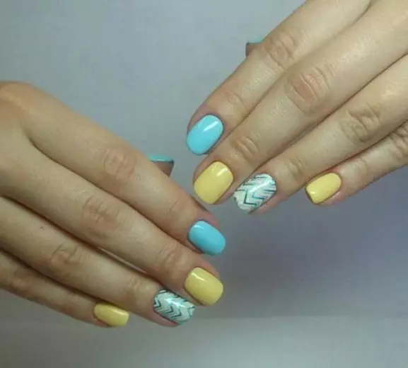 Amarelo con manicura azul (43 fotos): deseño de uñas con verniz en cores brillantes 24433_23