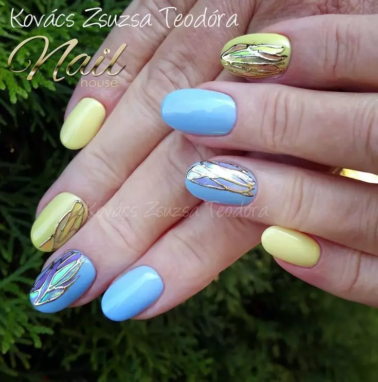 Giallo con manicure blu (43 foto): unghie design con vernice in colori vivaci 24433_43