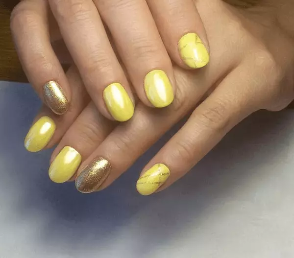 Sömnig gul manikyr (39 bilder): Nail design med lackljus och blekgul 24437_13