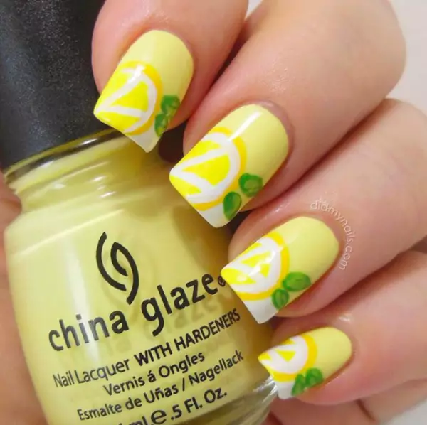 Sömnig gul manikyr (39 bilder): Nail design med lackljus och blekgul 24437_17