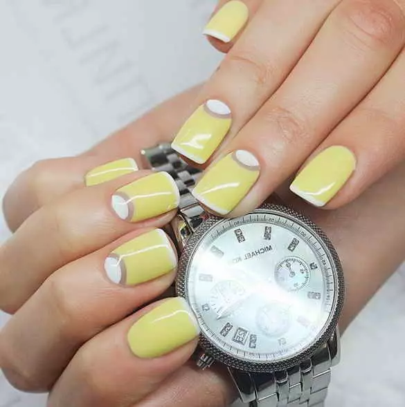 Ніжно-жовтий манікюр (39 фото): дизайн нігтів лаком світло і блідо-жовтого кольору 24437_21