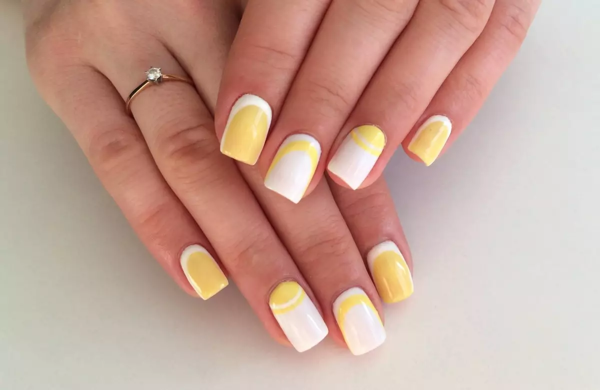 Sömnig gul manikyr (39 bilder): Nail design med lackljus och blekgul 24437_37