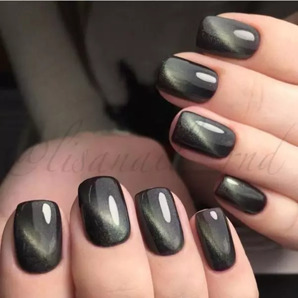 Grænn manicure 