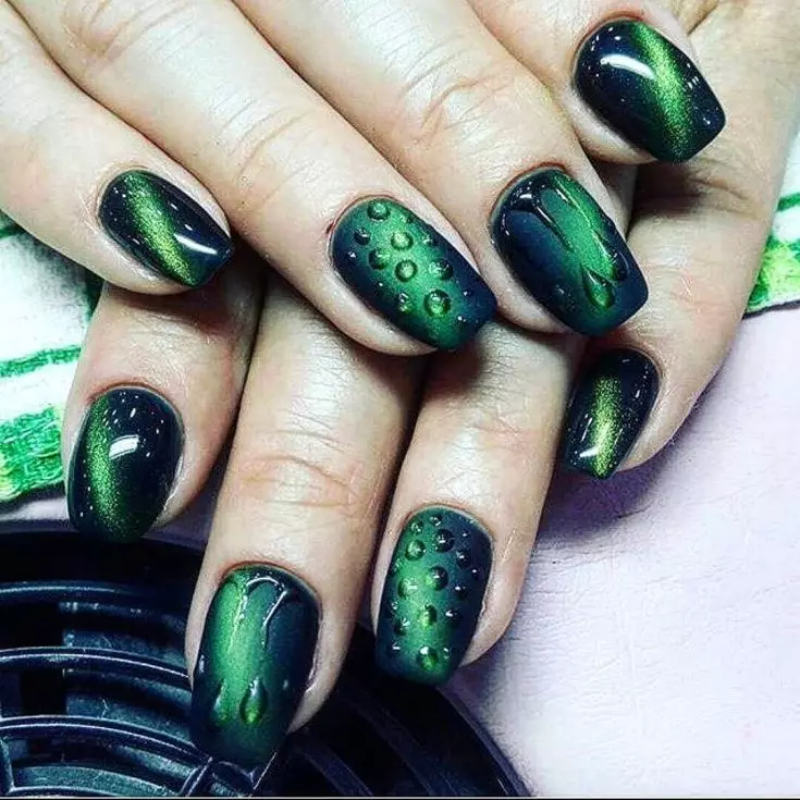 Grænn manicure 