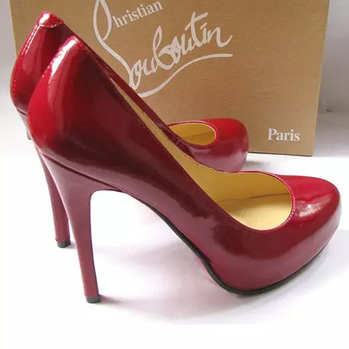 Rdeče pete čevljev (73 fotografij): model na peti, visok, nizek in na debel pete, lepe slike 2443_22