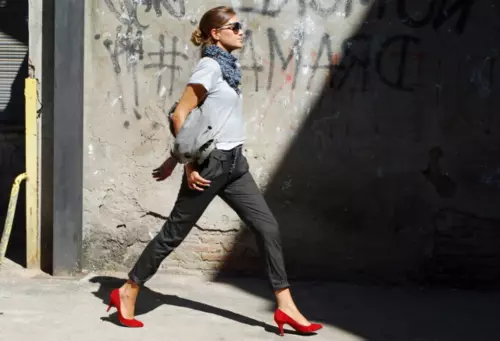 Rdeče pete čevljev (73 fotografij): model na peti, visok, nizek in na debel pete, lepe slike 2443_38