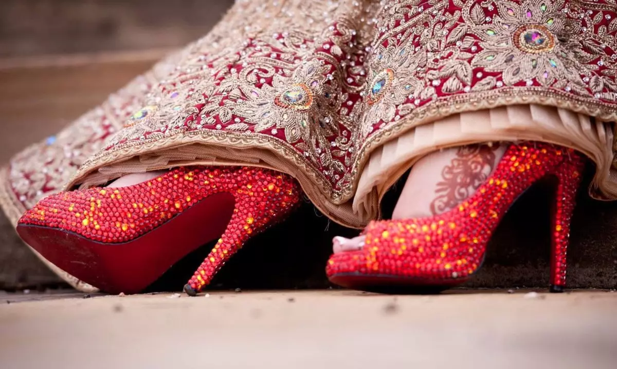 Red Heel Shoes (73 foto's): Model op 'e heak, heech, leech en op in dikke heak, prachtige ôfbyldings 2443_72
