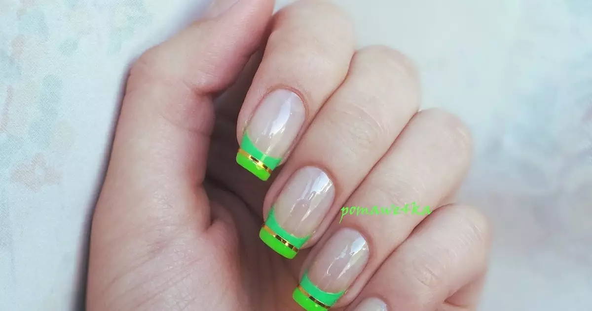 Green Franch on Nails (25 Bilder): Grønn Fransk Manicure Design med tegning 24440_19