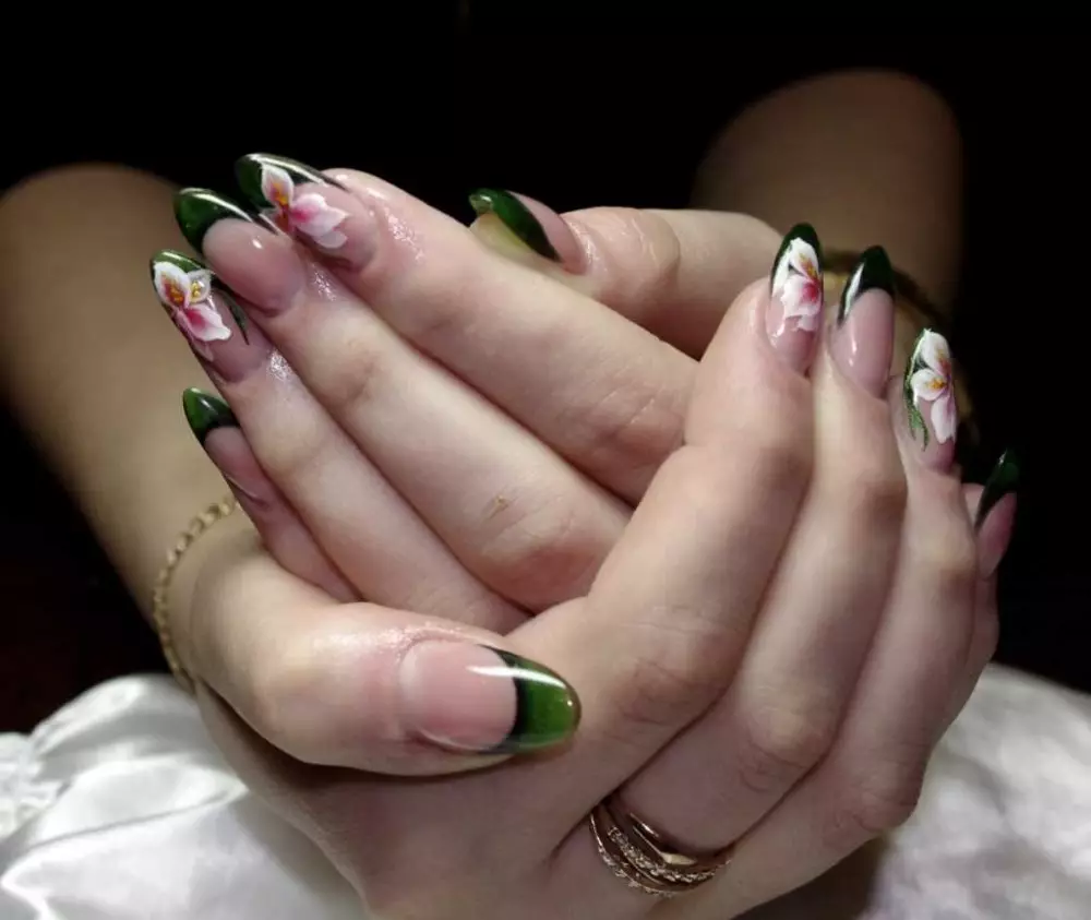 Franch verd a les ungles (25 fotos): disseny de manicura francès verd amb dibuix 24440_7