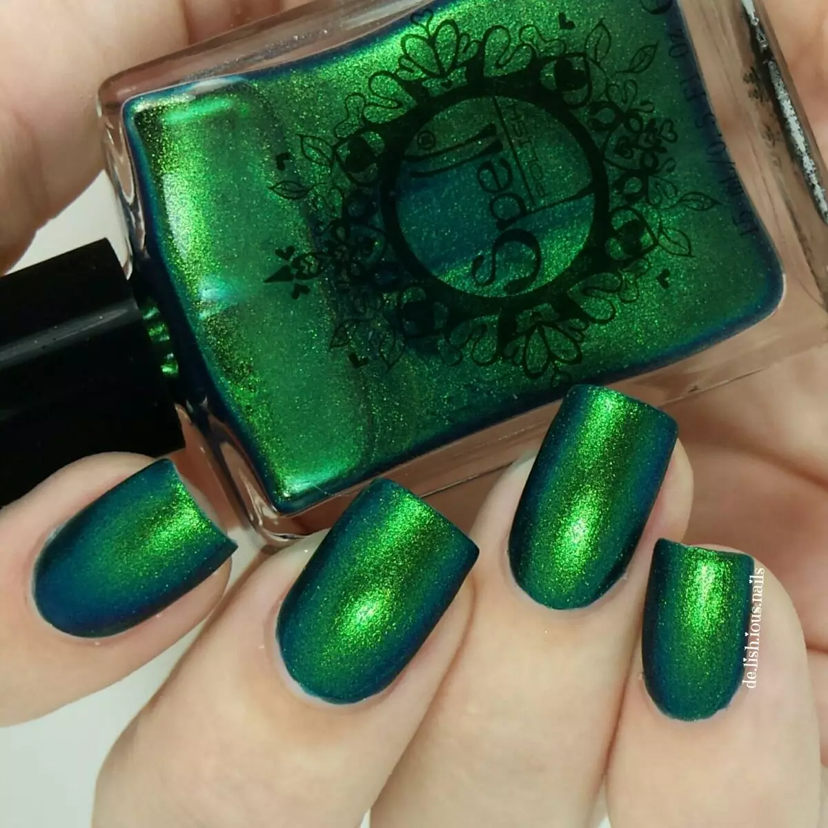 Emerald manicure (75 foto's): Mat spyker ontwerp in smarag kleur 24441_14