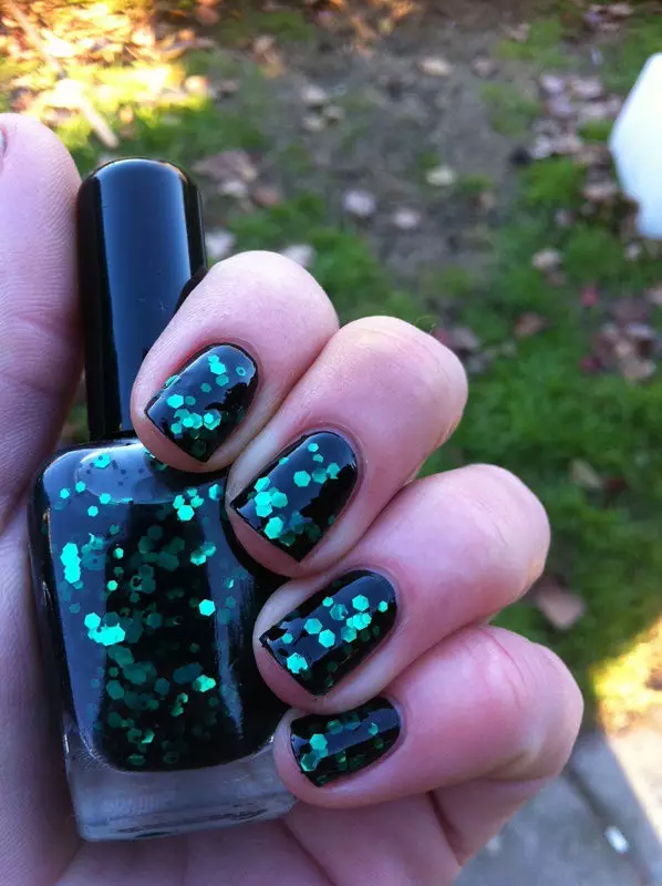 Emerald Manicure (75 foto): Design per unghie opaco in colore smeraldo 24441_35