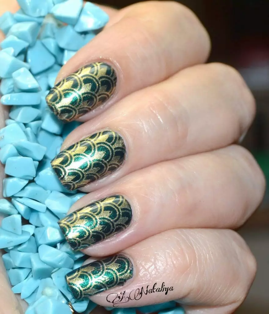Manicura Emerald (75 fotos): Deseño de uñas mate en cor esmeralda 24441_37