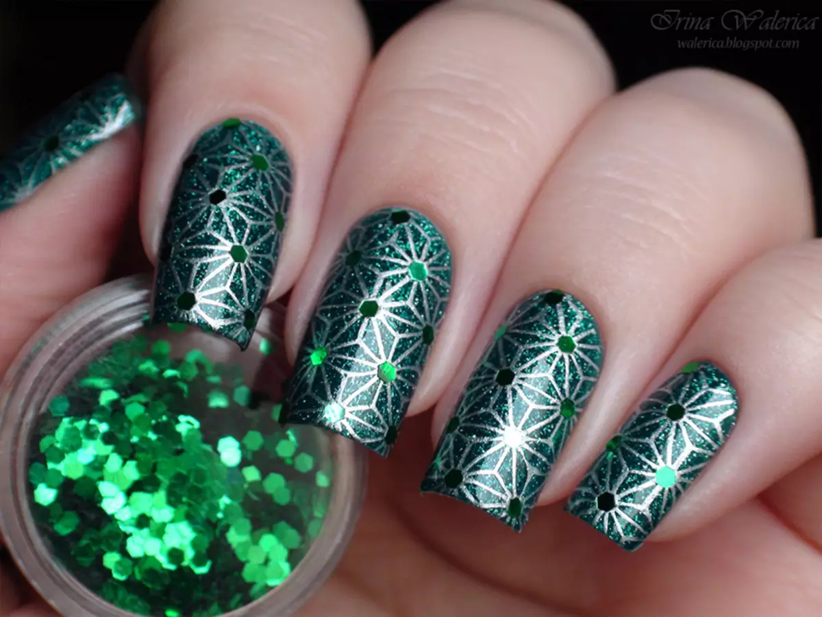 Emerald manicure (75 foto's): Mat spyker ontwerp in smarag kleur 24441_38