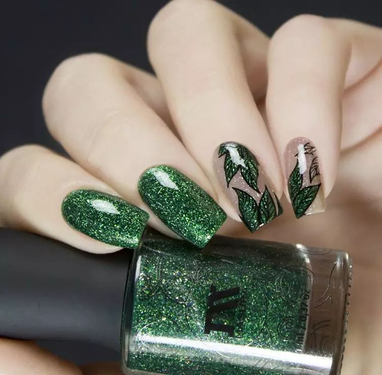 Manicure ya Emerald (Picha 75): Matte msumari Design katika rangi ya emerald 24441_47