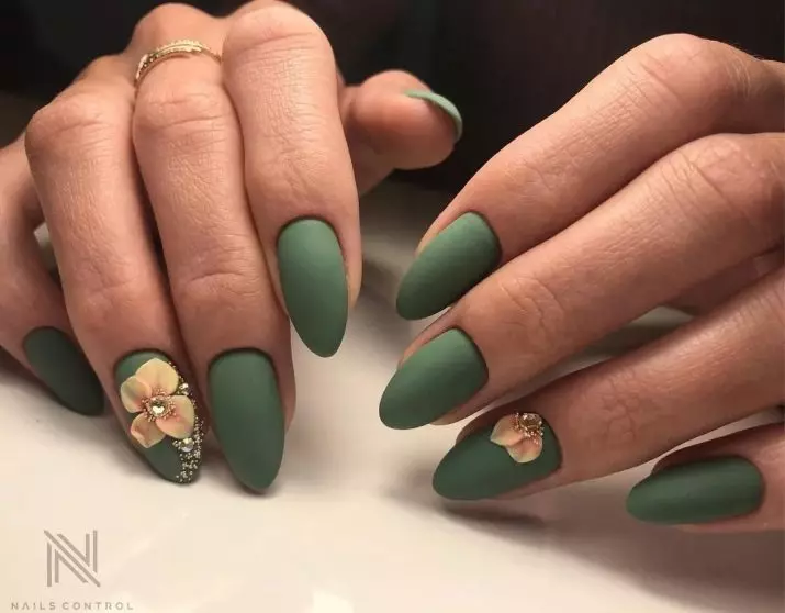 Emerald Manicure (75 foto's): Matte nagelontwerp in smaragdgroene kleur 24441_53