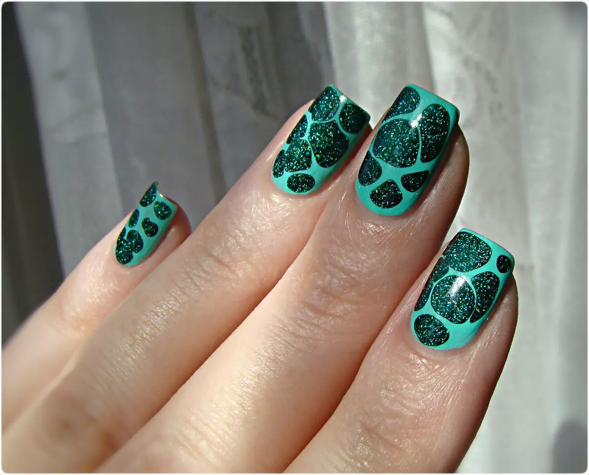 Emerald manicure (75 foto's): Mat spyker ontwerp in smarag kleur 24441_56