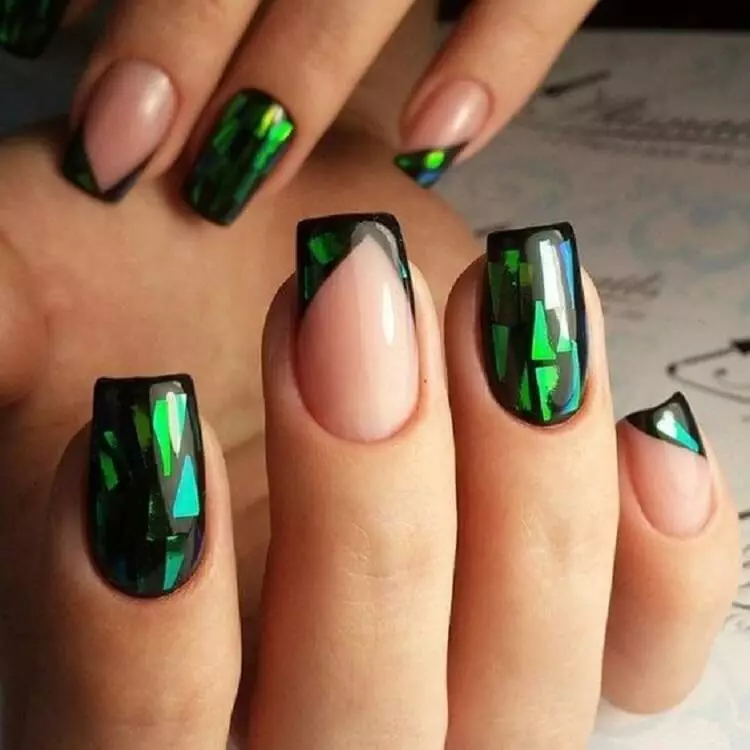 Manicura Emerald (75 fotos): Deseño de uñas mate en cor esmeralda 24441_64
