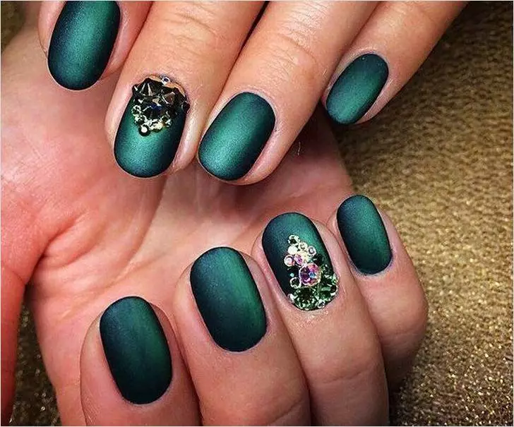 Emerald manicure (75 foto's): Mat spyker ontwerp in smarag kleur 24441_67