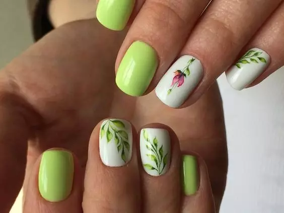 Manicura verde suave (34 fotos): diseño de uñas con laca en color verde claro o de menta 24445_14