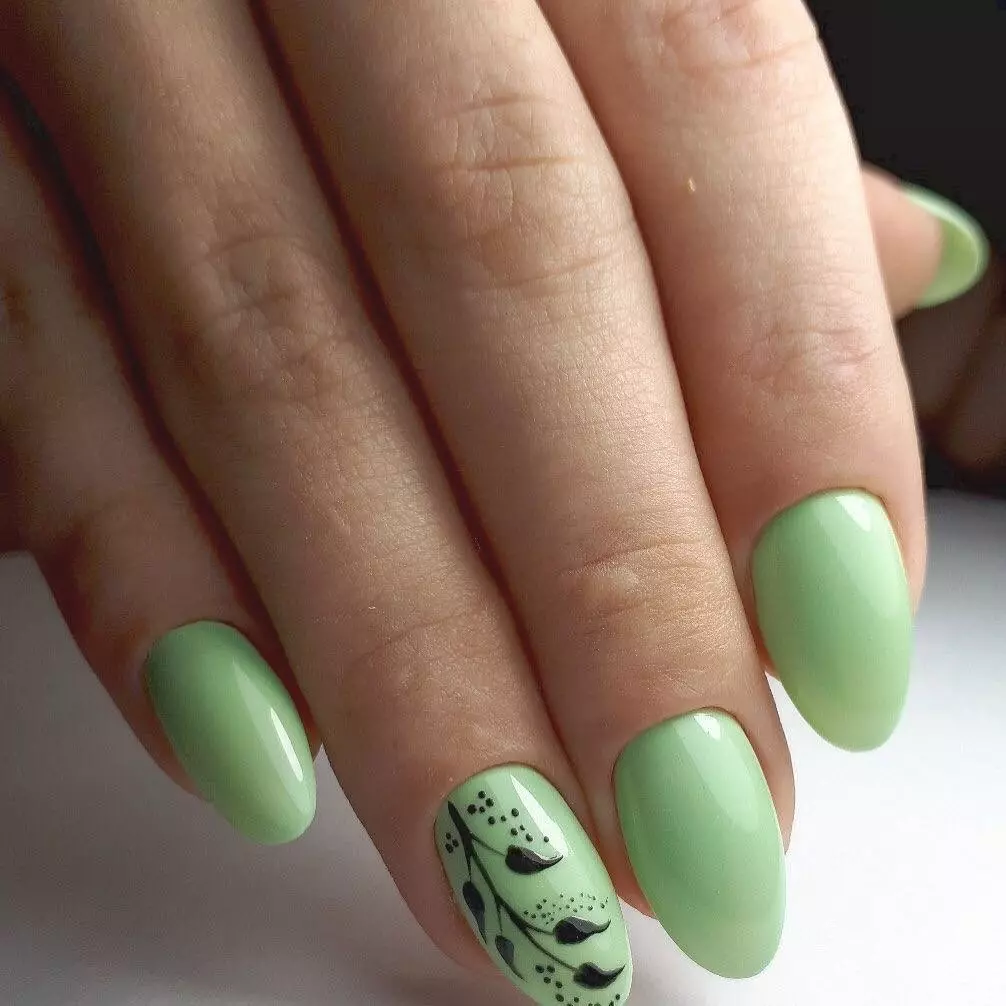 Green Manicure Green (34 foto): Design per unghie con lacca in verde chiaro o colore di menta 24445_15