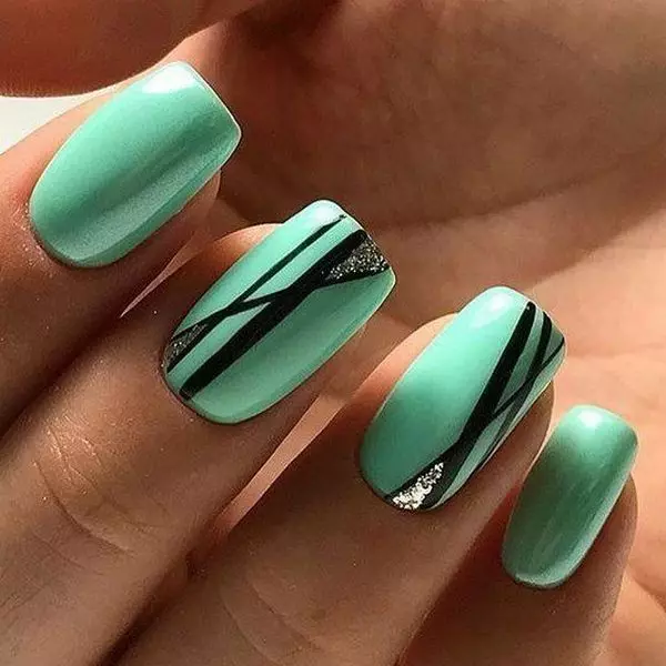Manicura verde suave (34 fotos): diseño de uñas con laca en color verde claro o de menta 24445_34