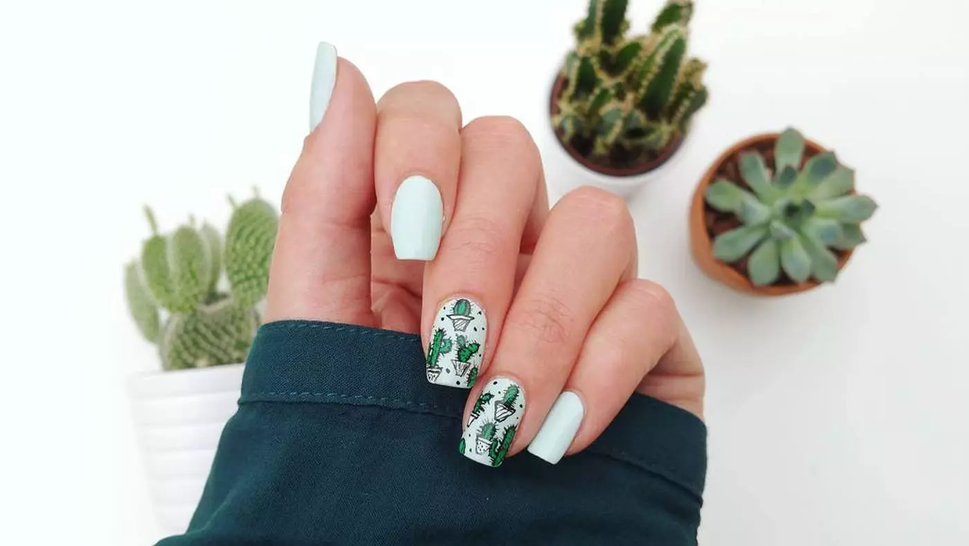 Manicura verde suave (34 fotos): diseño de uñas con laca en color verde claro o de menta 24445_5